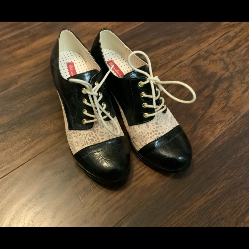 Black and white toe cap oxfords.